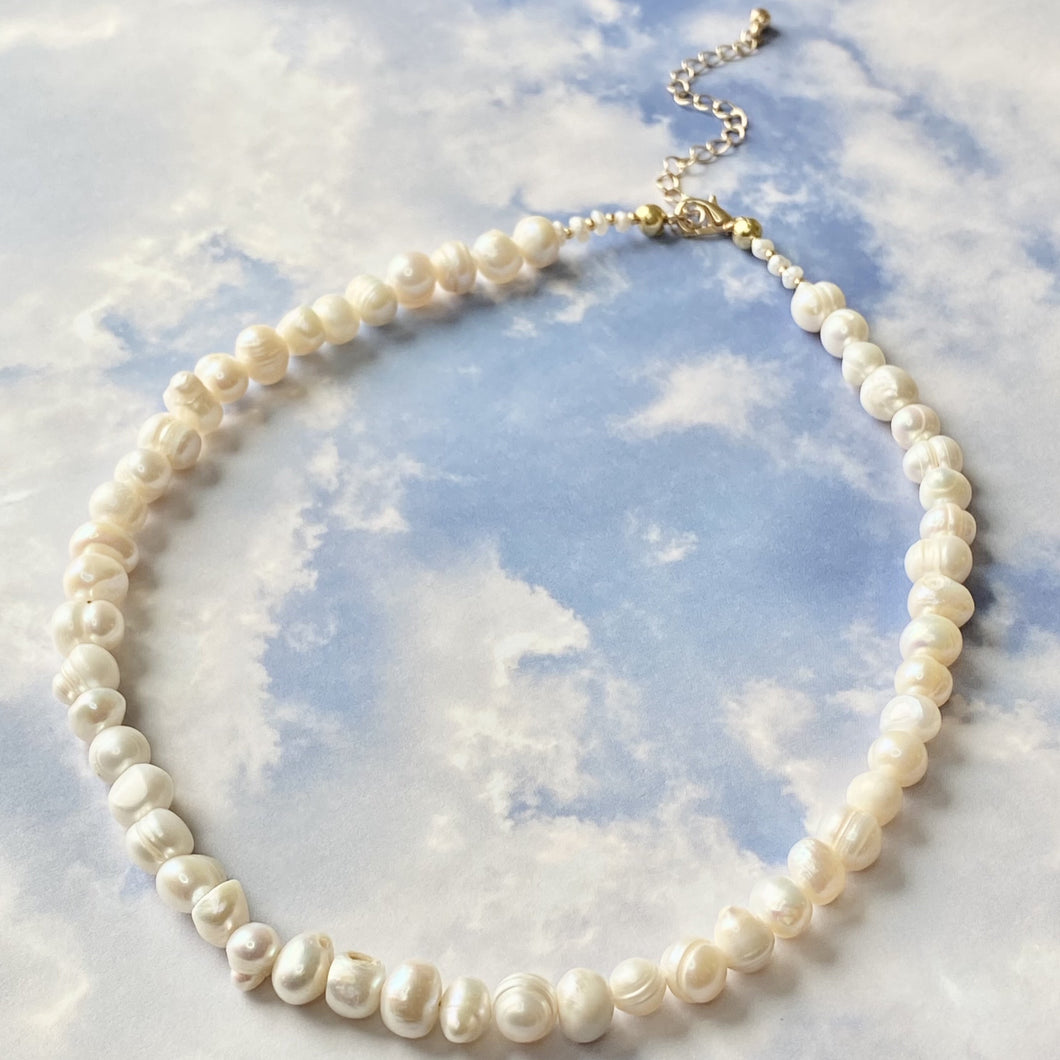Pearl Choker Necklace.